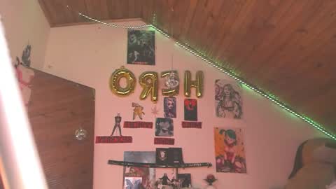   online show from April 19, 9:39 pm