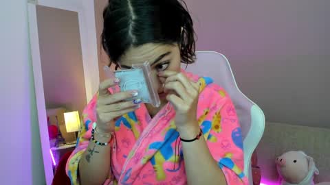 Snapshot of kymgiraldo8 chatting on January 7, 6:05 am Kym Giraldo online show from January 7, 6:05 am