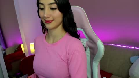 Snapshot of kymgiraldo8 chatting on January 19, 7:46 am Kym Giraldo online show from January 19, 7:46 am