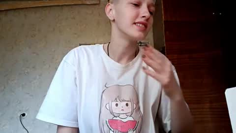 Snapshot of kyongsevenbergen chatting on October 12, 6:27 am Eva online show from October 12, 6:27 am