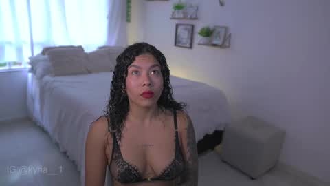 Snapshot of kyria__1 chatting on February 19, 9:58 pm schedule 300 pm - 1100pm colombia time online show from February 19, 9:58 pm