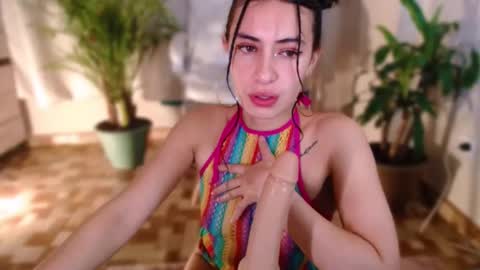 Snapshot of l_e_a chatting on March 12, 5:57 am l_e_a online show from March 12, 5:57 am