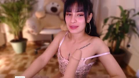 Snapshot of l_e_a chatting on February 7, 4:59 am l_e_a online show from February 7, 4:59 am