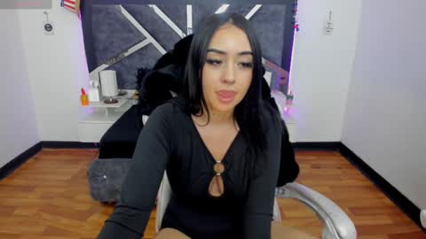  L A R A   online show from March 4, 10:38 pm