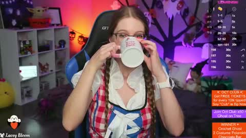 Snapshot of laceybloom chatting on October 16, 2:14 am Lacey Bloom online show from October 16, 2:14 am