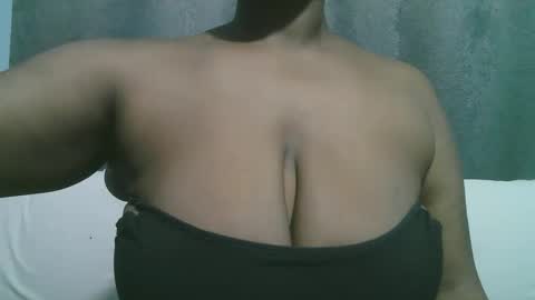 Snapshot of lady_dearra chatting on October 3, 3:33 am lady_dearra online show from October 3, 3:33 am