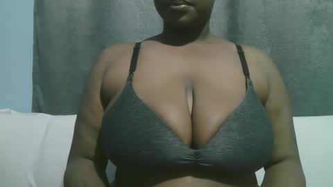 Snapshot of lady_dearra chatting on October 14, 4:15 am lady_dearra online show from October 14, 4:15 am