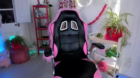 Mia online show from February 9, 9:17 pm