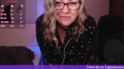Snapshot of ladylanaxo chatting on February 22, 12:51 pm Next Stream online show from February 22, 12:51 pm
