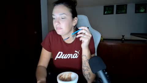 ladysusurros online show from October 26, 2:18 am