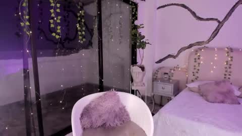 Lady  online show from November 11, 7:49 am