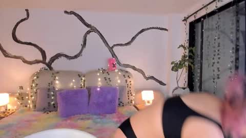 Lady  online show from December 4, 5:32 am