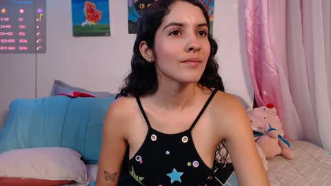 Snapshot of lailypink chatting on December 23, 2:13 am samanta online show from December 23, 2:13 am