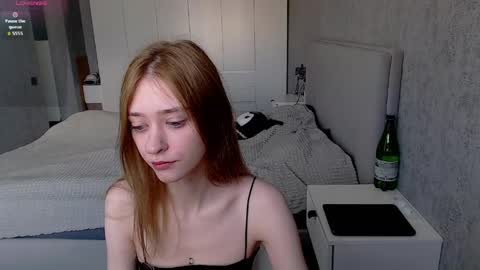 Mia online show from May 21, 7:39 am