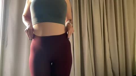 Snapshot of lana_inked chatting on December 20, 8:06 am Lana online show from December 20, 8:06 am