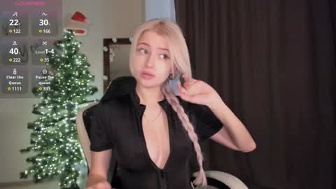 Snapshot of lana_younes chatting on December 9, 8:00 am Lana online show from December 9, 8:00 am