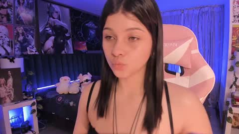 Snapshot of lanakyutt chatting on February 6, 5:03 am L A N A online show from February 6, 5:03 am