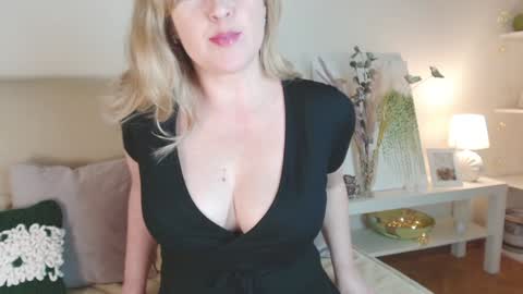 lara_fisher online show from February 2, 7:25 pm