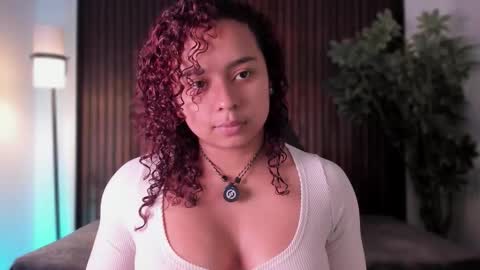 Lara  online show from October 18, 7:59 pm
