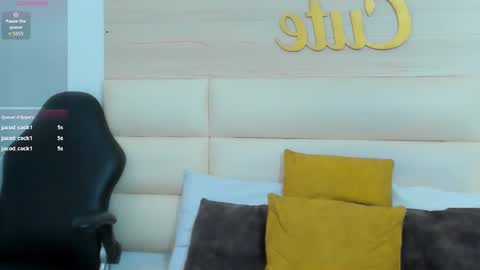 LARA online show from November 13, 4:06 pm