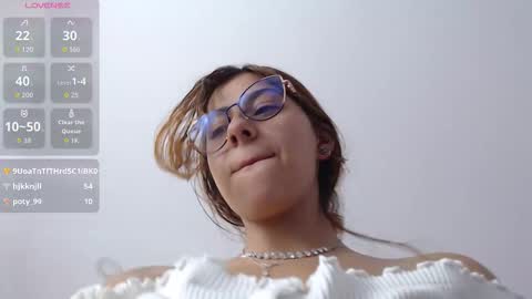 laramucci online show from September 28, 8:25 pm