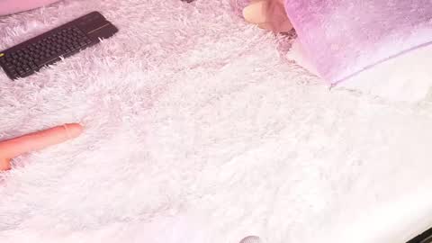 Lara Give it a thumbs up please its important  online show from November 15, 2:23 am