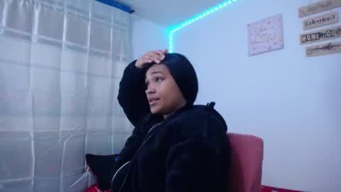Snapshot of latin_rihanna_j chatting on October 15, 3:20 am karen online show from October 15, 3:20 am