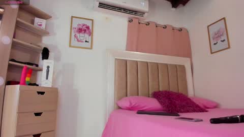 Snapshot of latinabeautifull chatting on December 22, 11:41 pm FABIANA online show from December 22, 11:41 pm