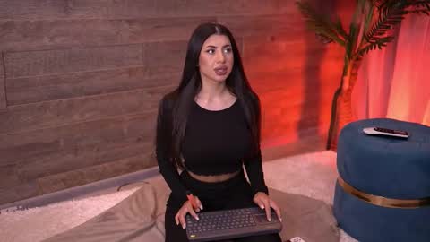 Latina online show from October 30, 7:04 pm