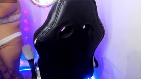 latinamav22 online show from July 19, 4:48 am