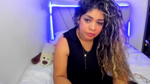 latinamav22 online show from May 8, 11:17 pm