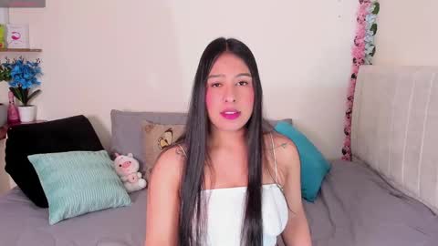 Snapshot of laura1__ chatting on February 27, 12:10 am laura1__ online show from February 27, 12:10 am