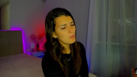 Snapshot of laura__leee chatting on September 27, 7:04 am Laura online show from September 27, 7:04 am