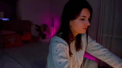Snapshot of laura__leee chatting on December 31, 6:05 am Laura online show from December 31, 6:05 am