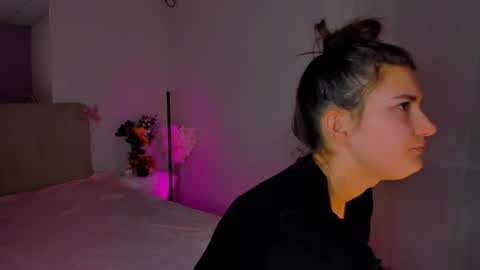 Snapshot of laura__leee chatting on January 8, 6:31 am Laura online show from January 8, 6:31 am