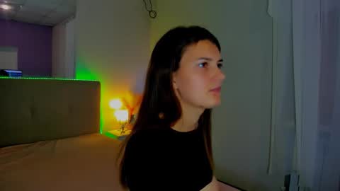 Snapshot of laura__leee chatting on October 12, 6:16 am Laura online show from October 12, 6:16 am