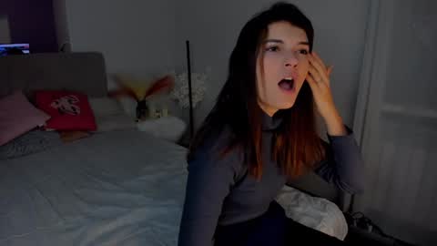 Snapshot of laura__leee chatting on January 30, 6:24 am Laura online show from January 30, 6:24 am