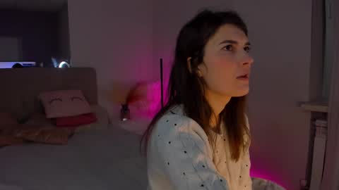 Snapshot of laura__leee chatting on February 26, 5:57 am Laura online show from February 26, 5:57 am