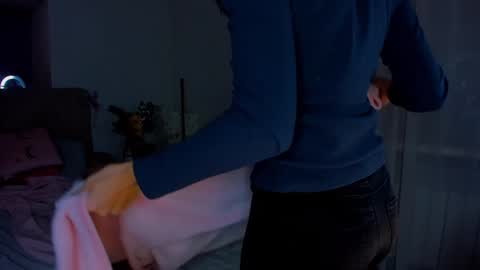 Snapshot of laura__leee chatting on December 30, 6:20 am Laura online show from December 30, 6:20 am