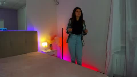 Snapshot of laura__leee chatting on October 3, 6:07 am Laura online show from October 3, 6:07 am