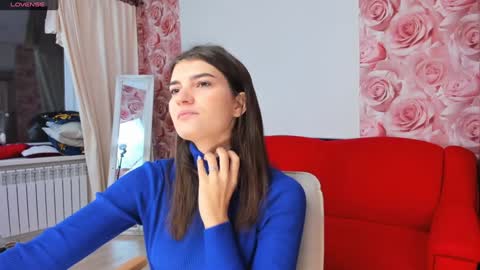 Snapshot of laura__leee chatting on January 15, 6:22 am Laura online show from January 15, 6:22 am