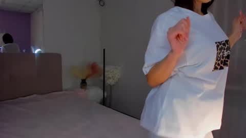 Snapshot of laura__leee chatting on March 11, 6:30 am Laura online show from March 11, 6:30 am
