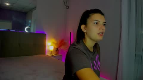 Snapshot of laura__leee chatting on September 12, 6:14 am Laura online show from September 12, 6:14 am