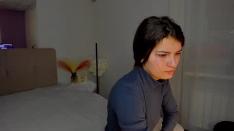 Snapshot of laura__leee chatting on January 29, 6:22 am Laura online show from January 29, 6:22 am