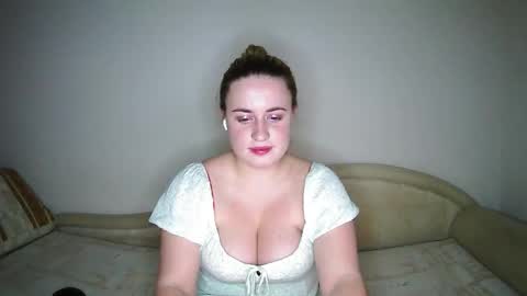 Laura  Nelson online show from November 23, 11:17 pm