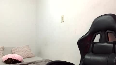 laura online show from April 21, 2:51 am