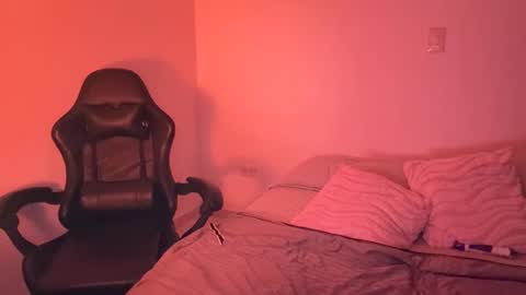 laura online show from February 17, 12:10 am