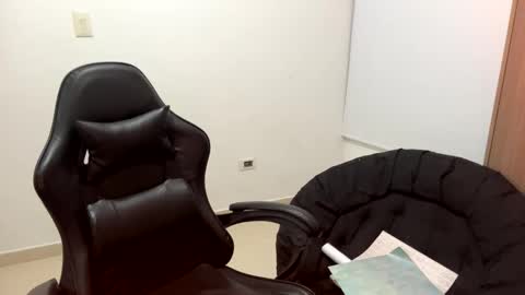 laura online show from November 19, 2:11 am