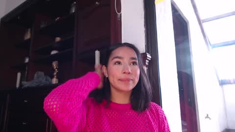 lLAURA online show from December 9, 8:01 pm