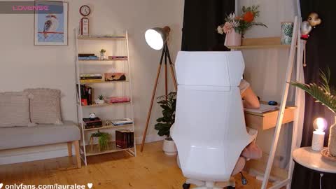 Laura Lee. online show from October 9, 1:54 am